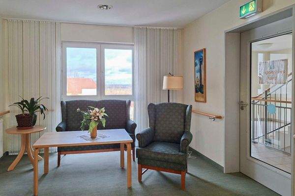 Sitzmöglichkeit zum Zugang in