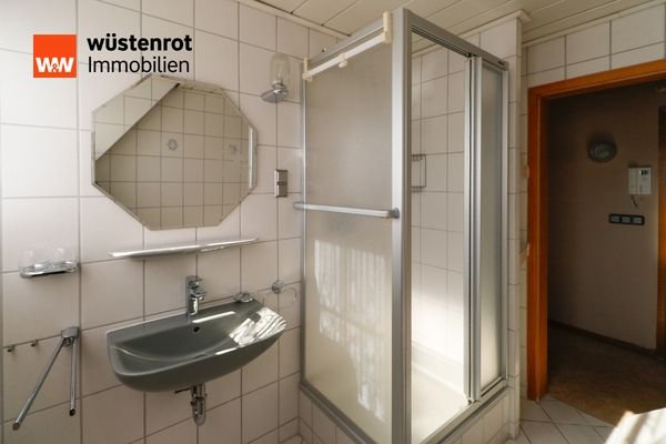 Badezimmer im DG