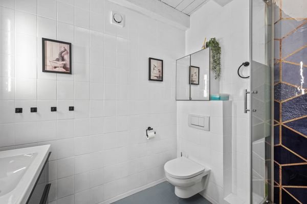 OG Bad mit Dusche