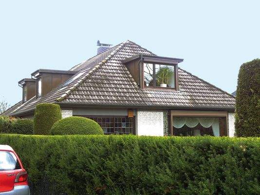 Straßenansicht des Zweifamilienhauses