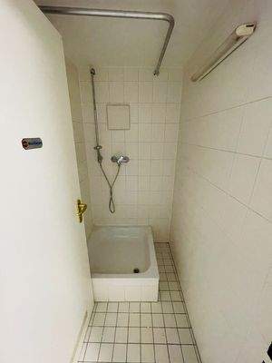 Untergeschoss - Dusche.jpeg