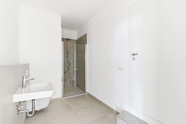 Badezimmer mit Dusche