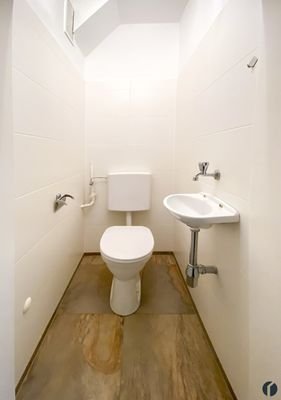 separates WC