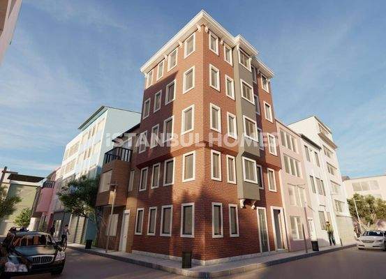 Furnished Ready to Move Building Near the Sea in Fatih Balat
