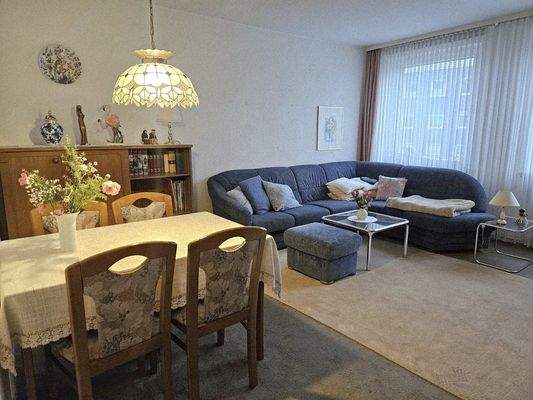 Wohnzimmer mit Esstisch