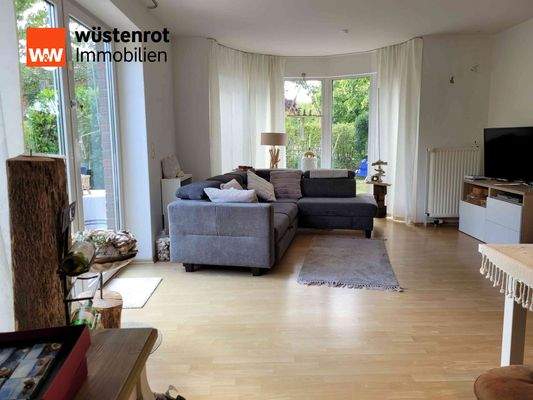 Wohnzimmerbereich mit charmantem Runderker