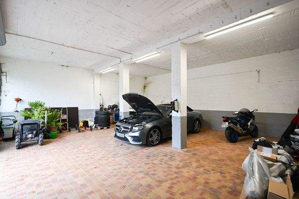 Garagen/ Halle 1 unten