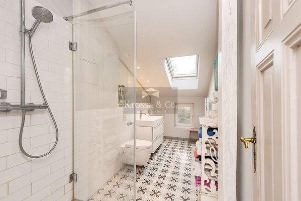 *Duschbad Dachgeschoss