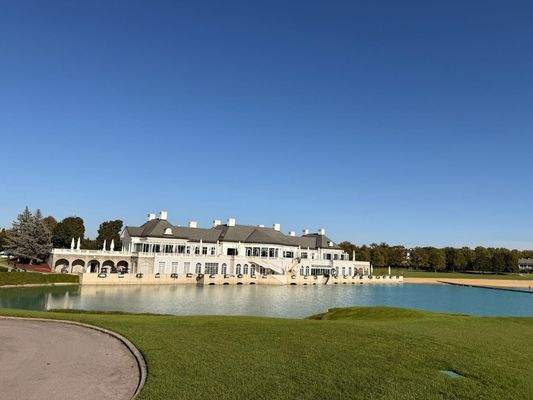 Fontana Clubhaus / FONTANA Restaurant