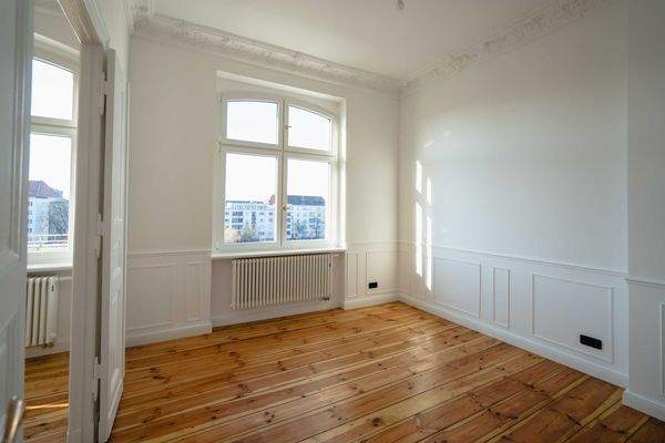 Zimmer 1 mit großem Fenster