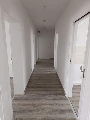 Flur mit Blick Richtung Wohnungstür