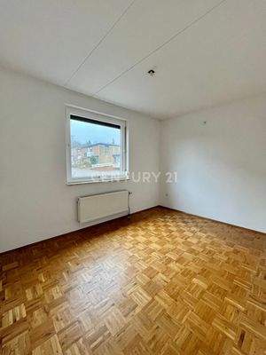 Kinderzimmer Nr. 1 mit Mosaikparkett im Würfelverband