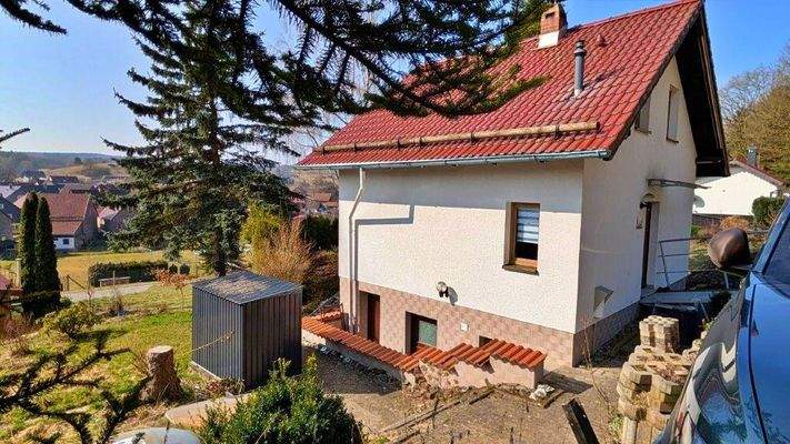 Seitenansicht mit Zugang Keller