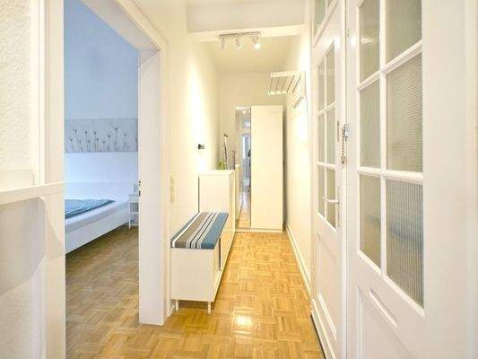 Langer Flur mit viel Stauraum