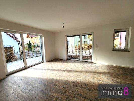 offenes Ess-/Wohnzimmer mit Zugang zur Terrasse