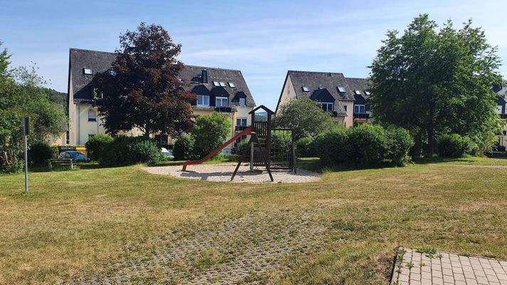 Spielplatz hinterm Haus