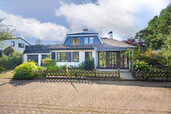 einer massiven Doppelgarage