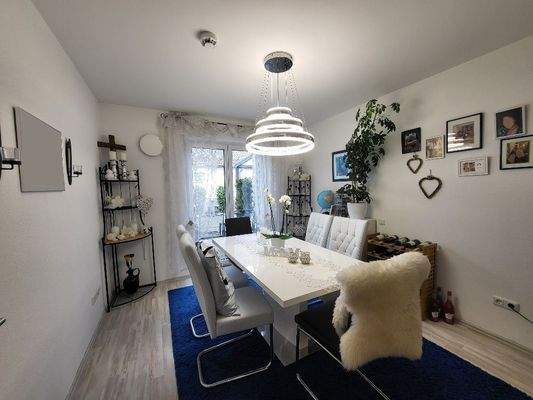 Kinderzimmer als Esszimmer eingerichtet.jpg