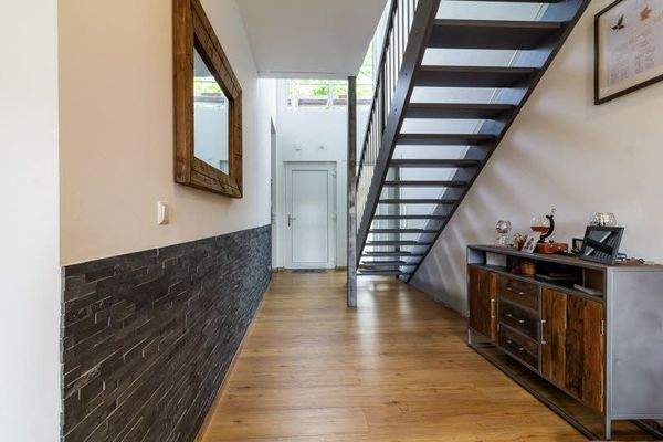 Eingangsbereich mit Treppe ins Obergeschoss