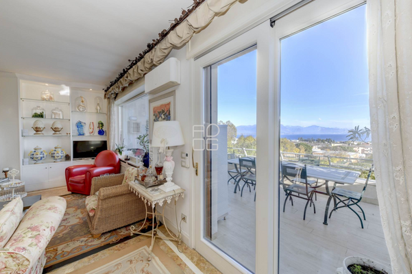 Wohnzimmer + Terrasse