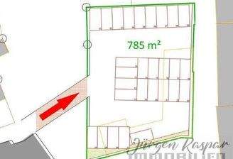 Grundstück mit skizzierten Stellplätzen