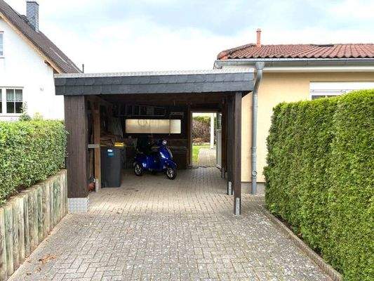 Carport mit Schuppen