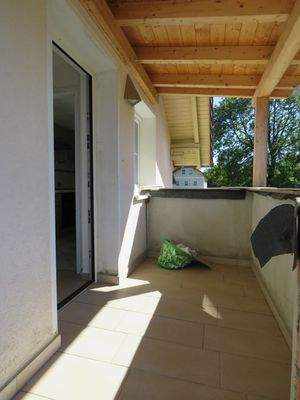 weiterer überdachter Hauszugang im OG 