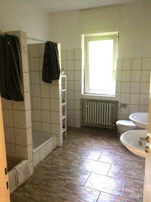 WG Zimmer Wohnen auf Zeit in Essen bei urbanbnb Dusche 2.jpg