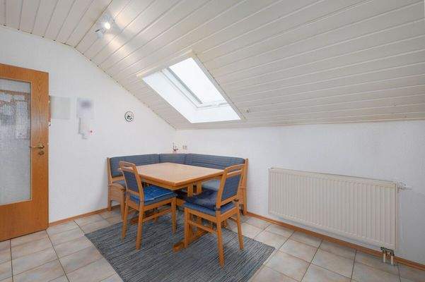 Essbereich in Küche DG