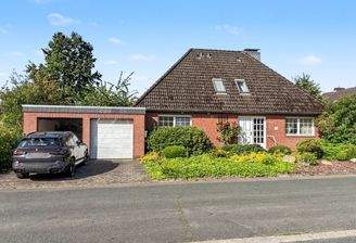 großzügiger Walmdachbungalow