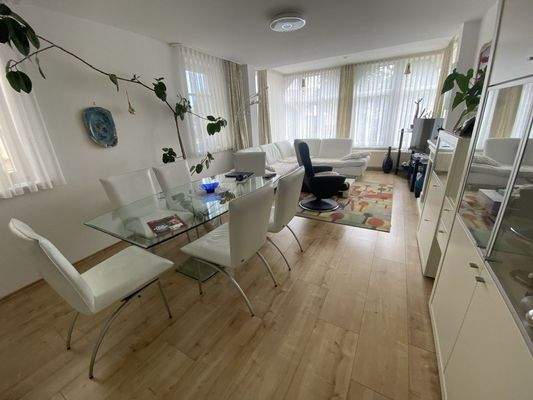 geräumiges Wohn-Esszimmer