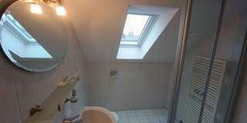 Badezimmer DG mit Dusche