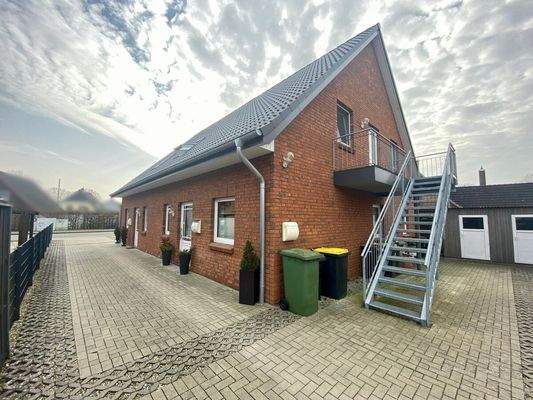 7) Außenansicht Mehrfamilienhaus, Rückseite