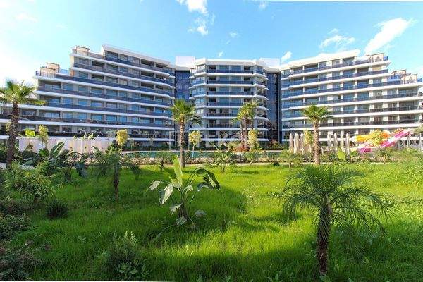 Apartments with Swimming Pool and Aquapark in Antalya Altintas
