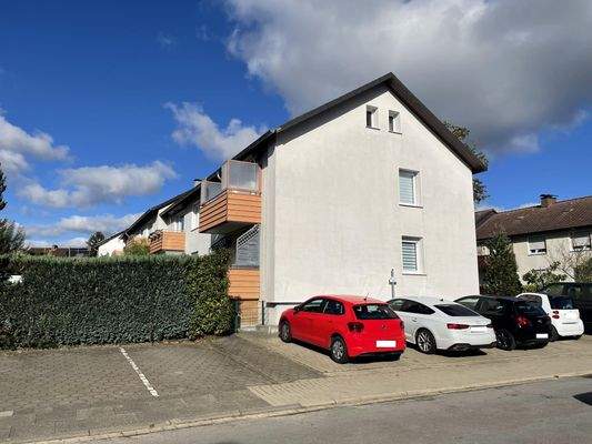Parkplätze vor dem Haus_kurze 