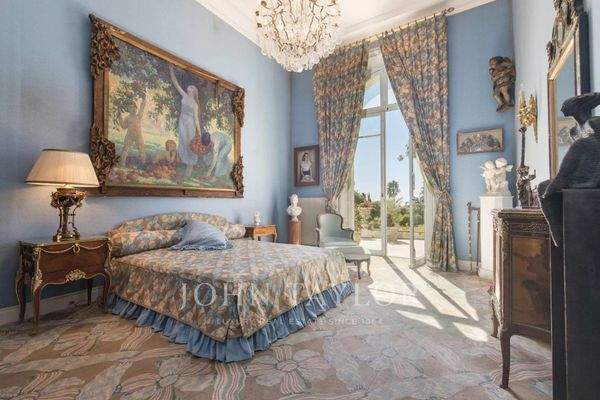 Chambre Lustre Lumière naturelle Carrelage