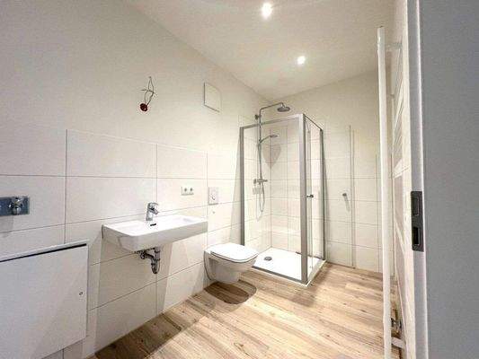 Badezimmer mit Dusche