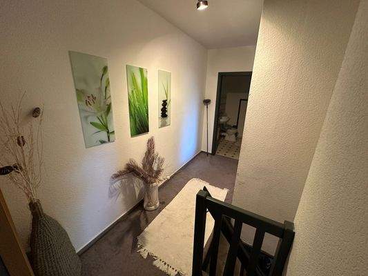 Flur oben Wohnung 3.jpeg