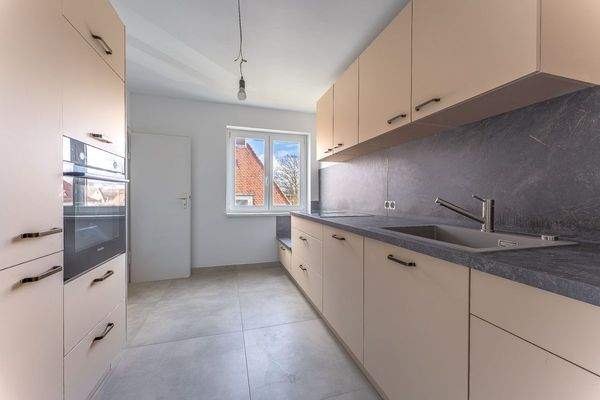 Küche mit Speisekammer