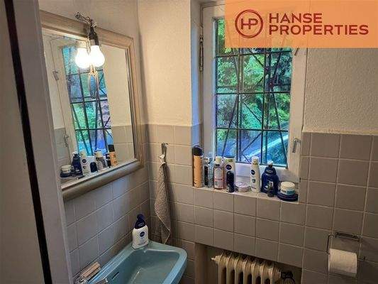 Gäste-WC im Eingangsbereich vorne