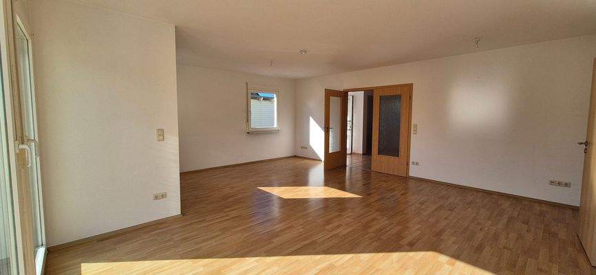 Wohnzimmer mit Essbereich