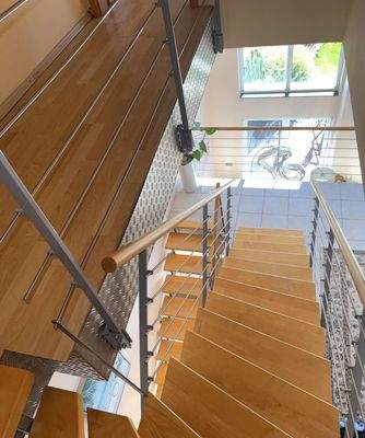 DG_Flur und Treppe in die Galerie