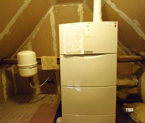 k-Vaillant Gas Zentralheizung auf dem Dachboden