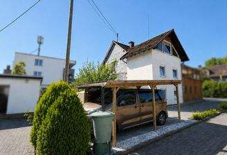 Haupteingang & Carport