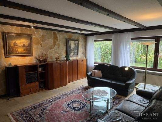 Wohnzimmer mit Natursteinboden