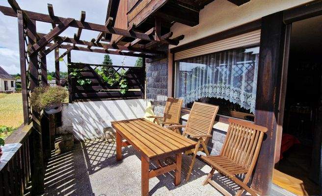 Terrasse mit Zugang zum Wohnzimmer