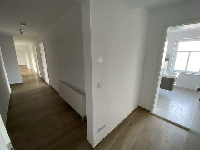 Erstklassige 4-Zimmerwohnung mit EBK und großem Balkon zu vermieten! - Photo 4