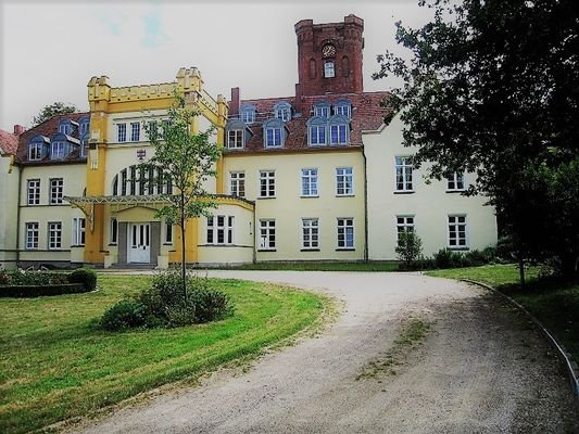 Zufahrt zum Schloss