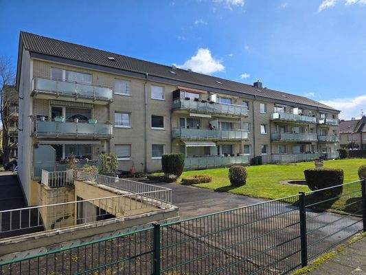 Hausansicht mit West-Balkon