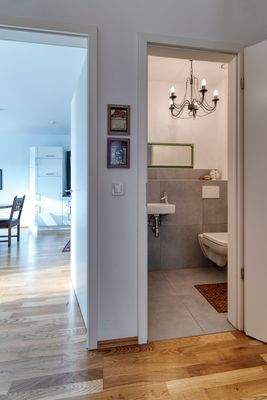 Gäste-WC im Eingangsbereich.jpg